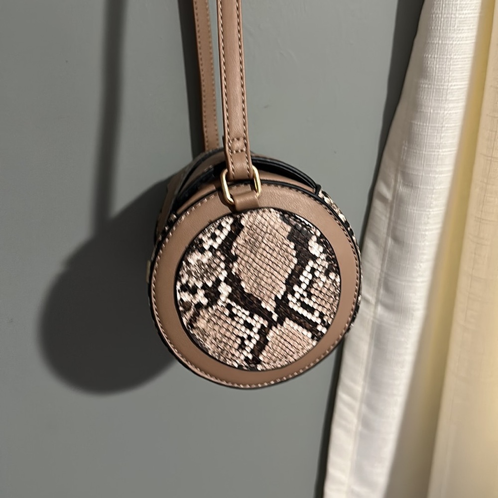 🔹ANIMAL PRINT ROUND CROSS BODY BAG - Picture 3 of 8